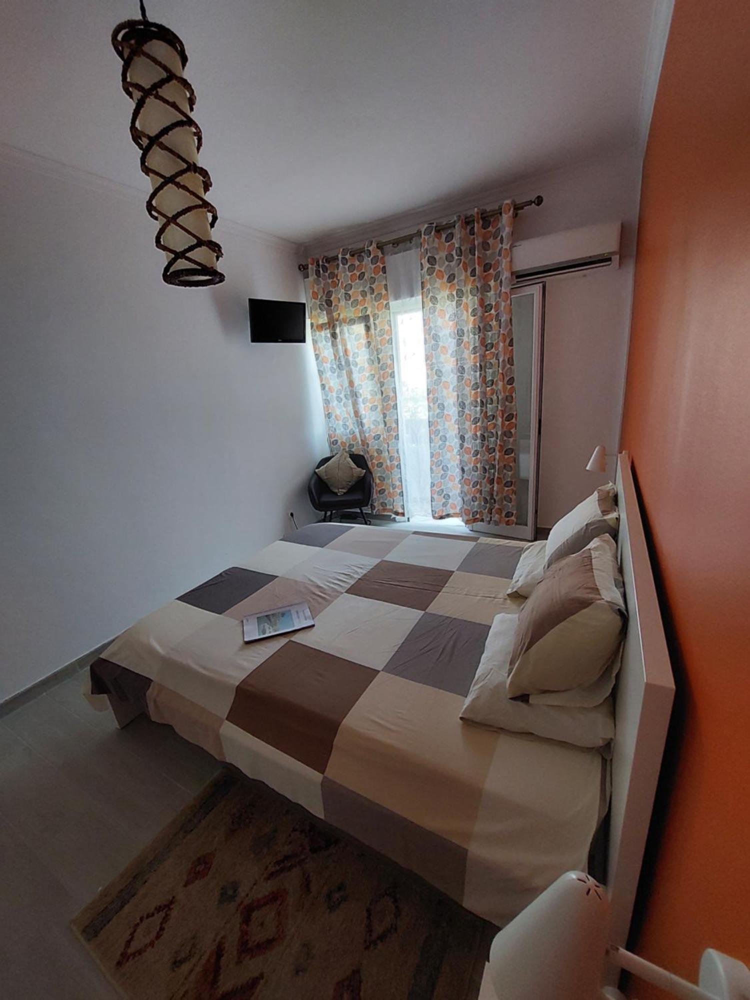 Al - Comfortable House Faro Bagian luar foto